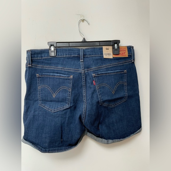 Levi’s Mid Length Shorts - Picture 3 of 3